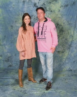 Summer Glau poses with fan at MCM Hannover Comic Con
